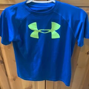 Youth Under Armour T-Shirt. Size Medium.